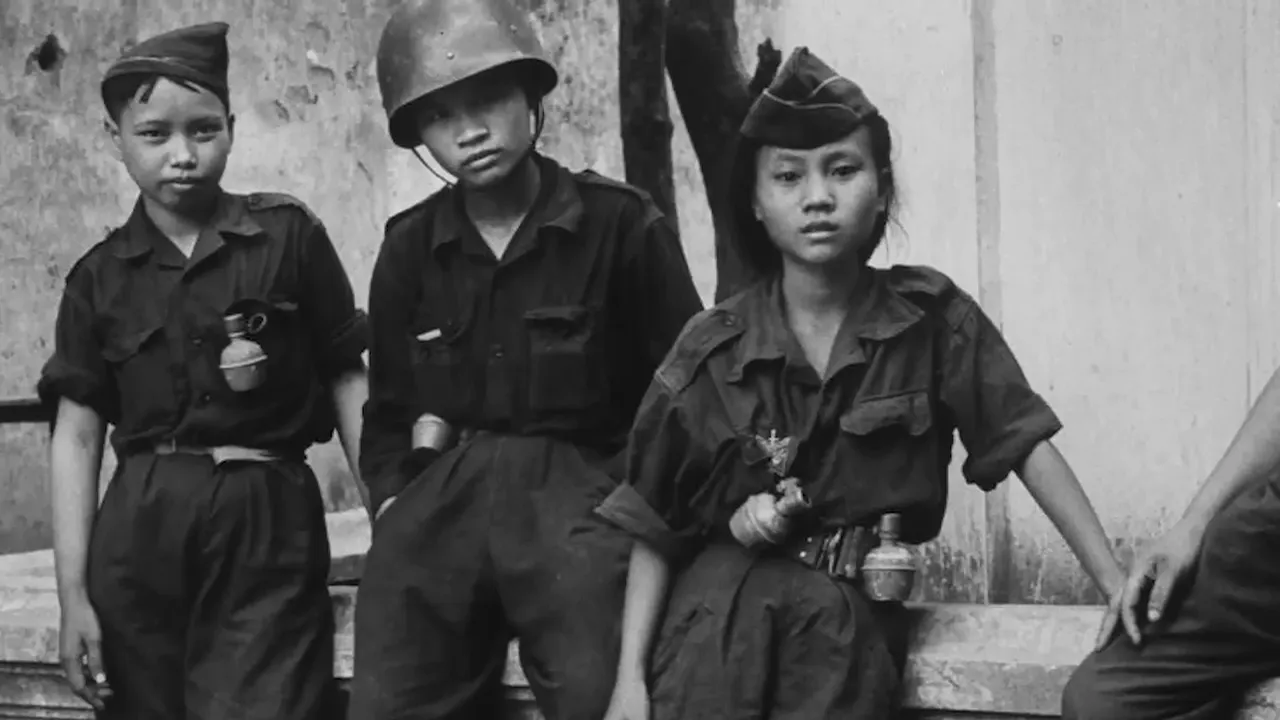 Young Vietnamese soldiers fighting for independence
